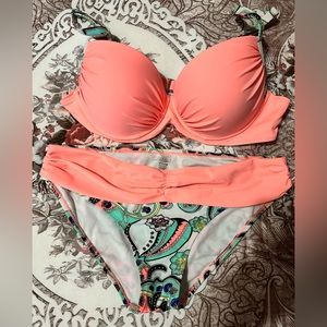 NWOT Women’s 2 PC Swimsuit Bikini - L